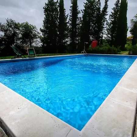 Quaint With Pool *